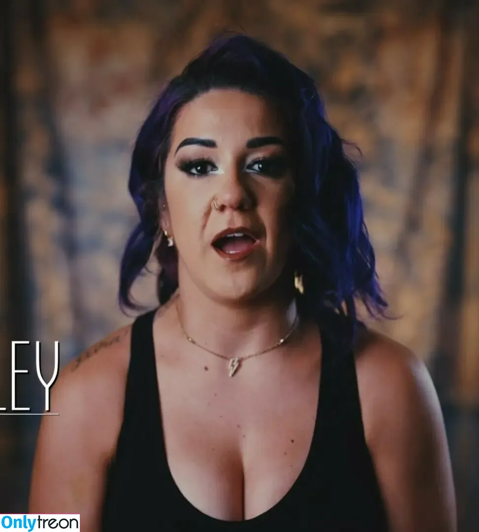 Bayley nude photo #1590 (Pamela Rose Martinez / bayley.r / itsmebayley)