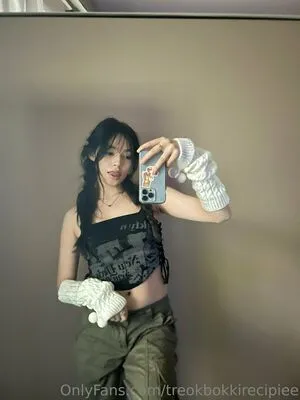 Bbaybeebirkin / beevibinn / chocoostrabieee / lilpinkiezzz / riukumabear nude photo #0047