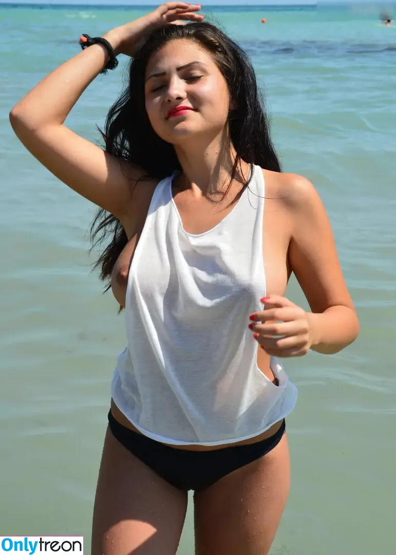 Beach nude photo #1050 (Beach)
