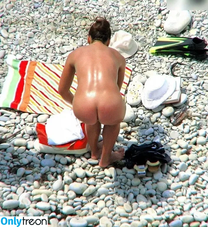 Beach nude photo #1419 (Beach)