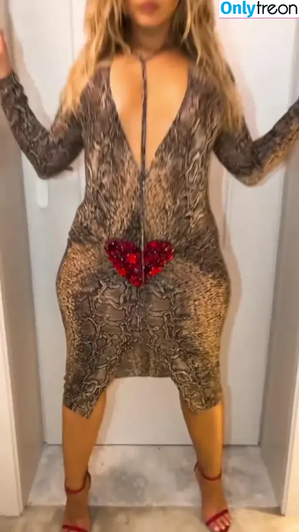 Bebe Rexha nude photo #0007 (beberexha / skylinevexx)