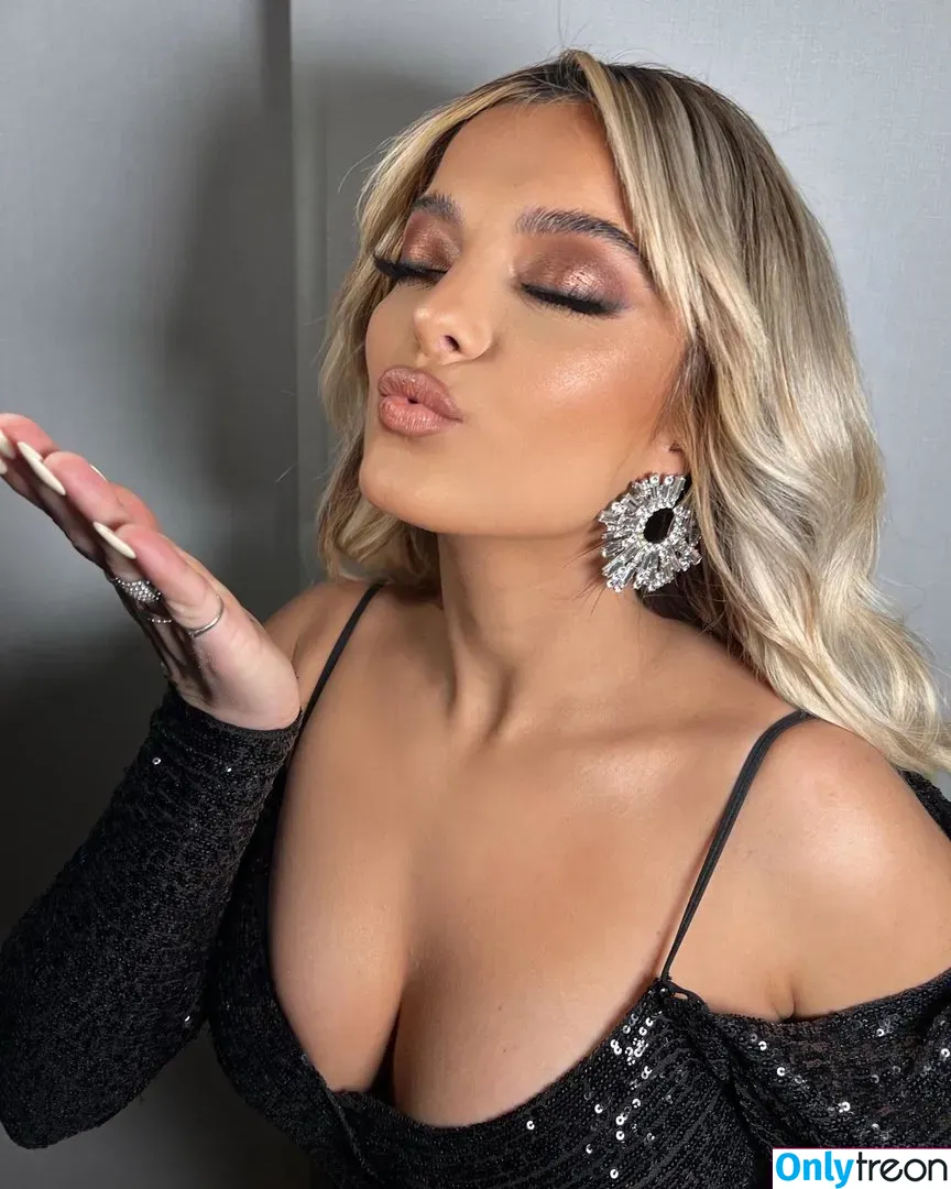 Bebe Rexha nude photo #0038 (beberexha / skylinevexx)