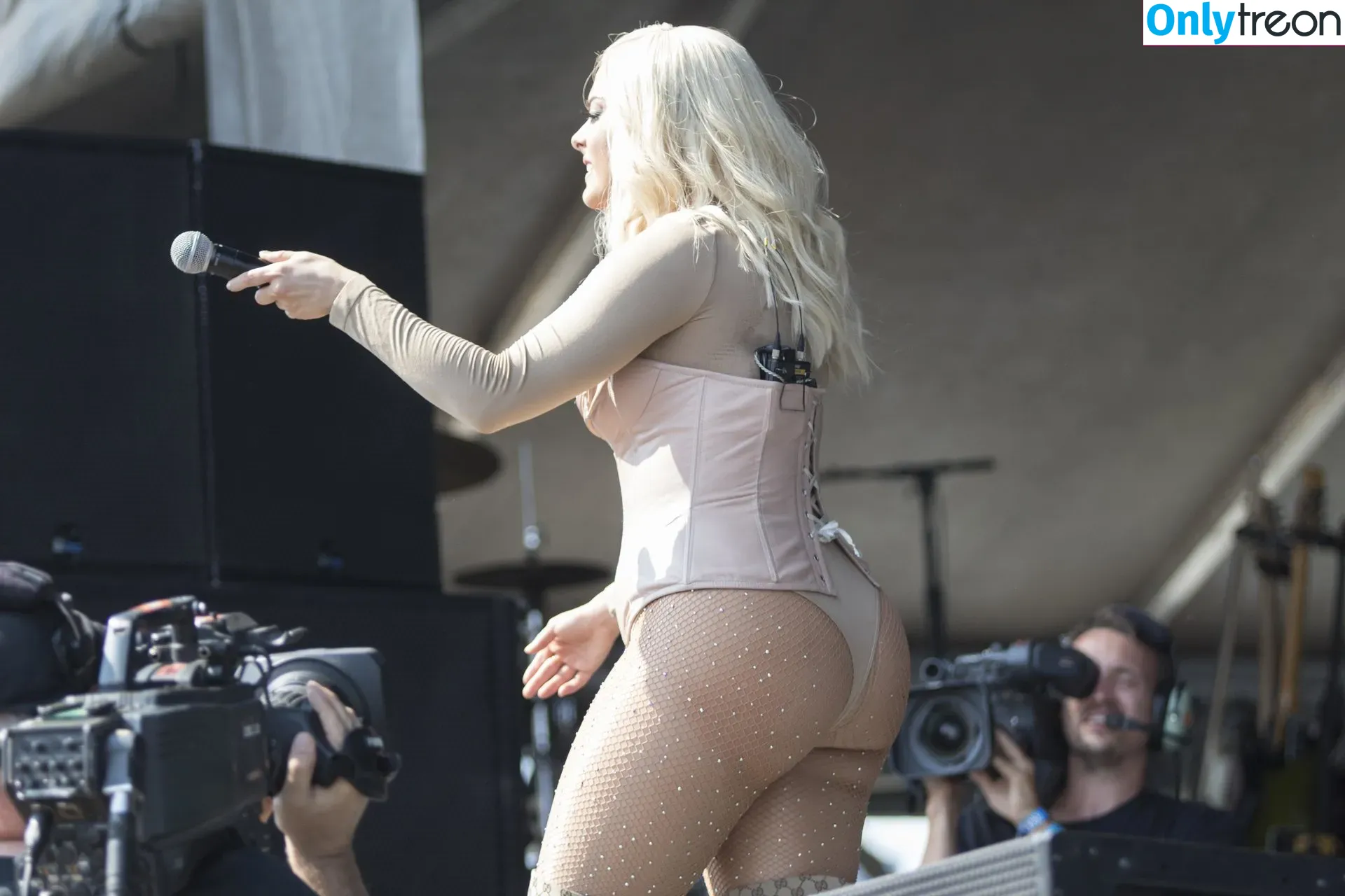 Bebe Rexha nude photo #0041 (beberexha / skylinevexx)