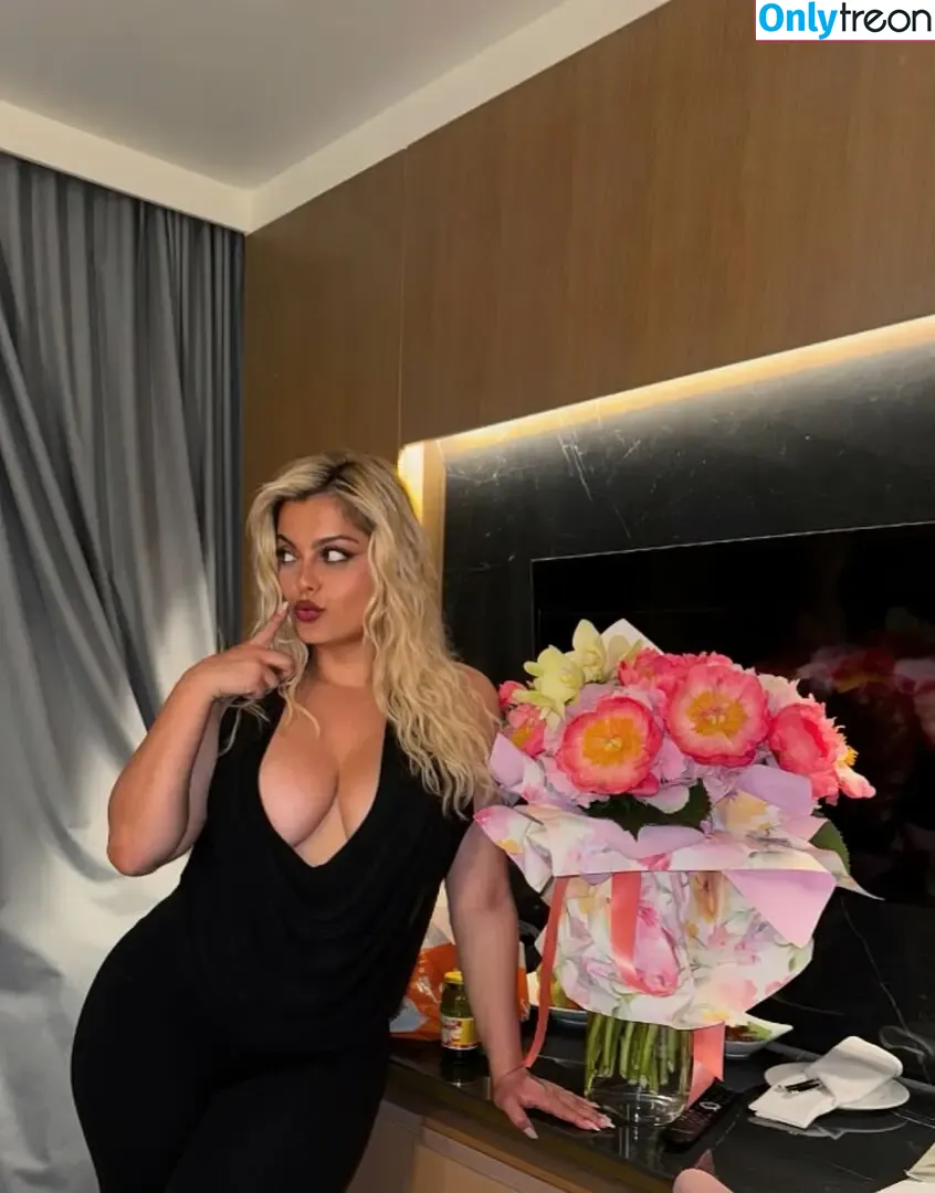 Bebe Rexha nude photo #0931 (beberexha / skylinevexx)