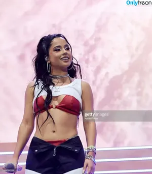 Becky G / Reggaeton singer / iambeckyg / missbeckyfeet nude photo #1058