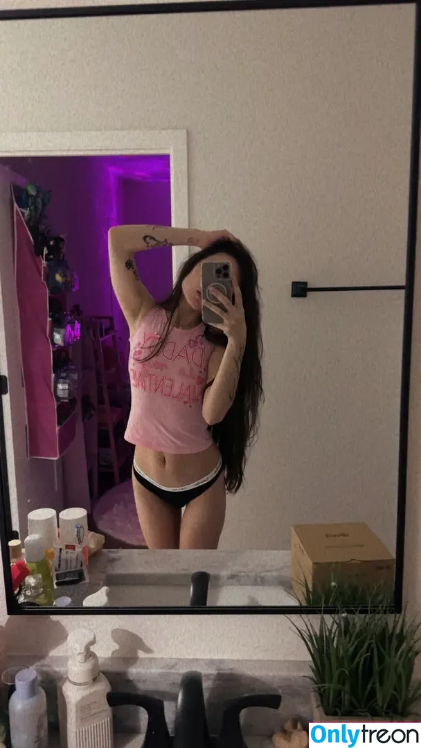 Beebee ASMR nude photo #0183 (beebeeasmr / beebeeasmr18 / weloveasmr)
