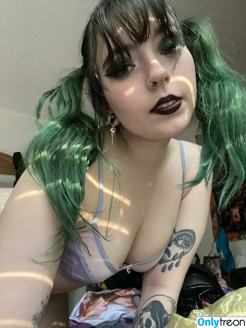 beelzebubswhore nude photo #0002 (beelzebubswhore)
