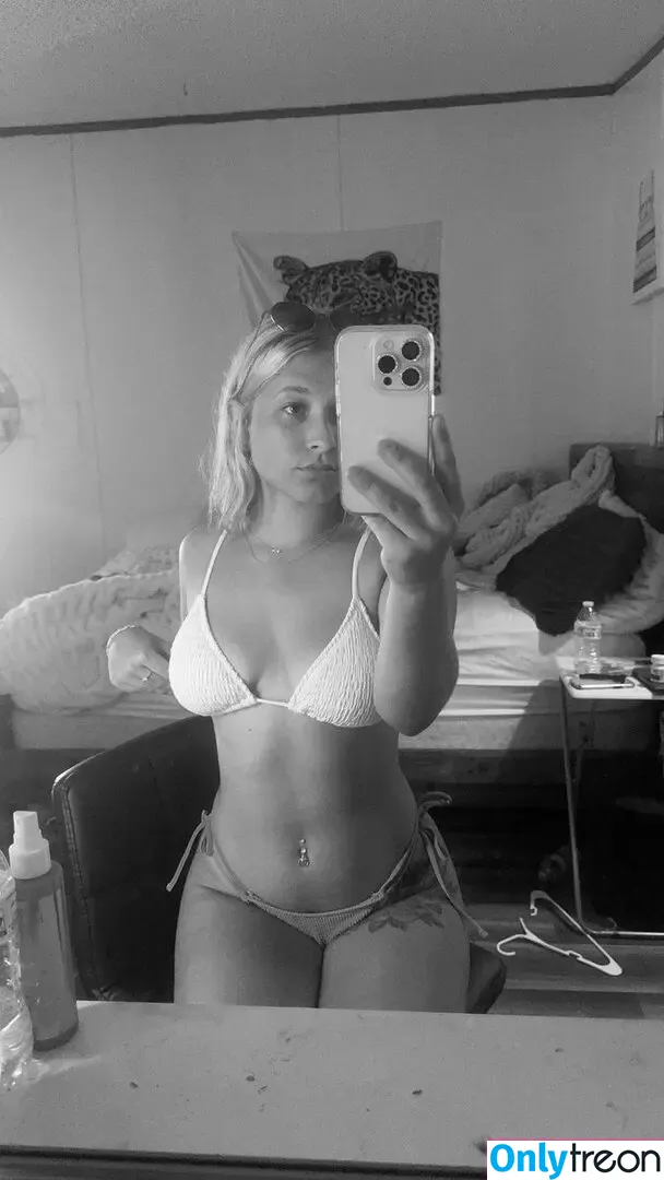 Bella Farn nude photo #0005 (bellafans69 / bellaorganicfarm)
