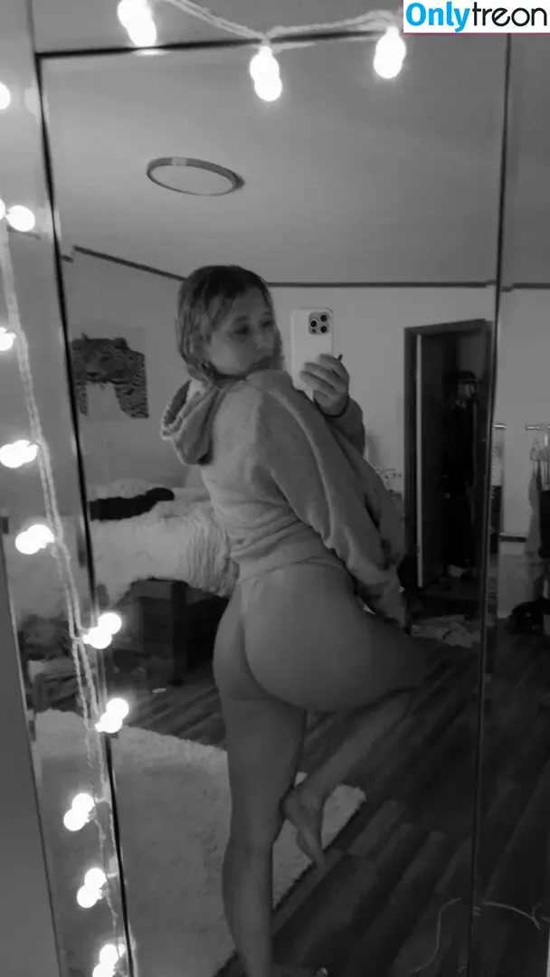 Bella Farn nude photo #0021 (bellafans69 / bellaorganicfarm)