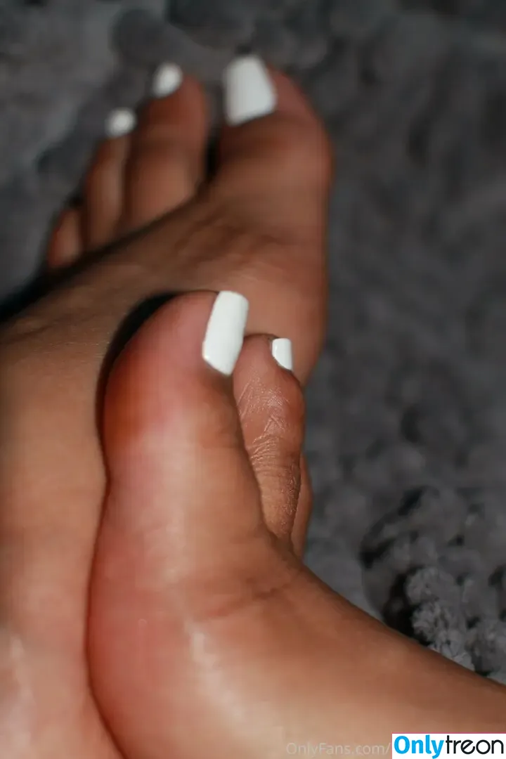bella.feet.sweet nude photo #0013 (bella.feet.sweet)