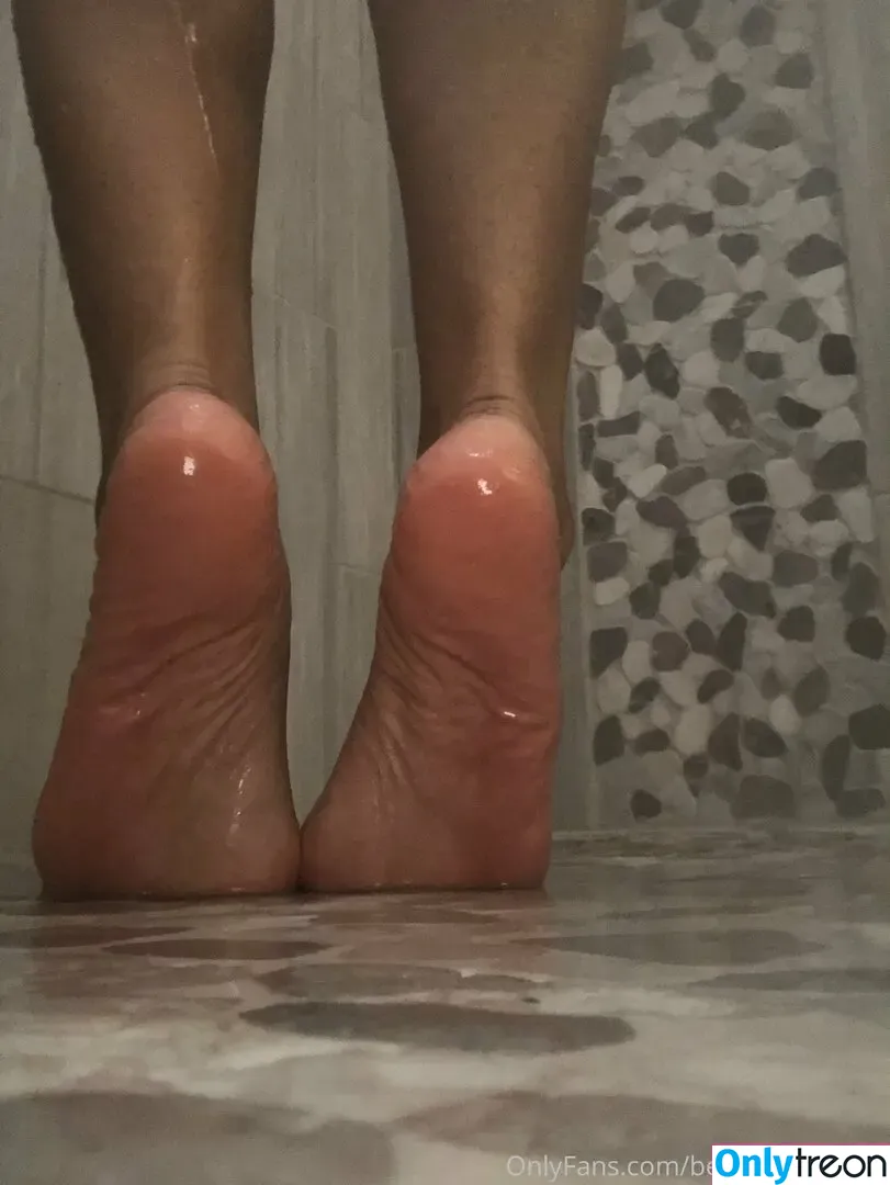 bella.feet.sweet nude photo #0030 (bella.feet.sweet)
