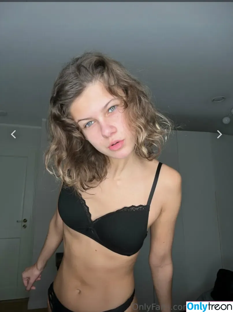Bella Jone nude photo #0001 (bellajone / bellajones_)