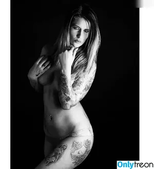 bella_vita88 / i.n.k.e.d_b.e.l.l.a / inked_bella88 nude photo #0072