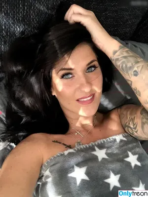 bella_vita88 / i.n.k.e.d_b.e.l.l.a / inked_bella88 nude photo #0115