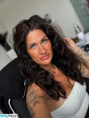 bella_vita88 / i.n.k.e.d_b.e.l.l.a / inked_bella88 nude photo #0154