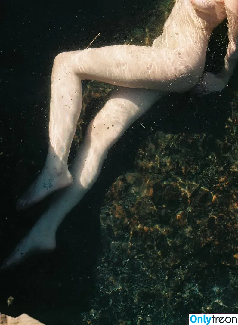 Berta Andrea Snædal nude photo #0077 (bandreas4 / bertaandreasnaedal)