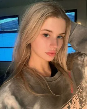 Berticuss / Britnyellen nude photo #0039