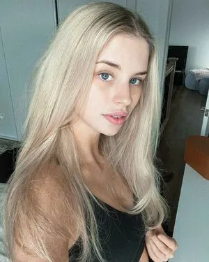 Berticuss / Britnyellen nude photo #0080