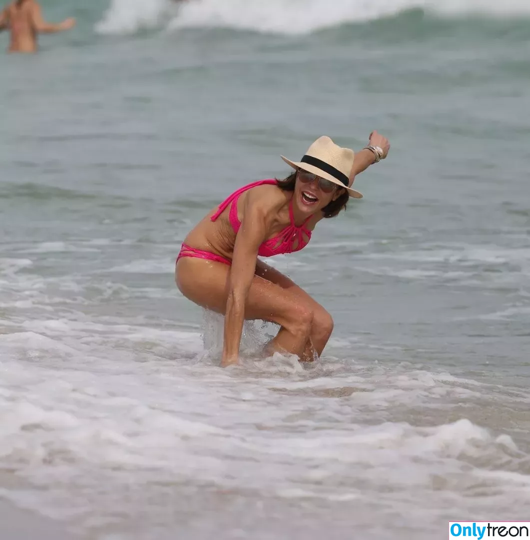 Bethenny Frankel nude photo #0112 (bethenny / bethennyfrankel)