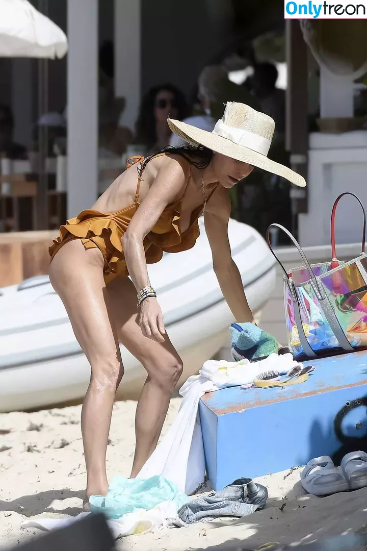 Bethenny Frankel nude photo #0167 (bethenny / bethennyfrankel)