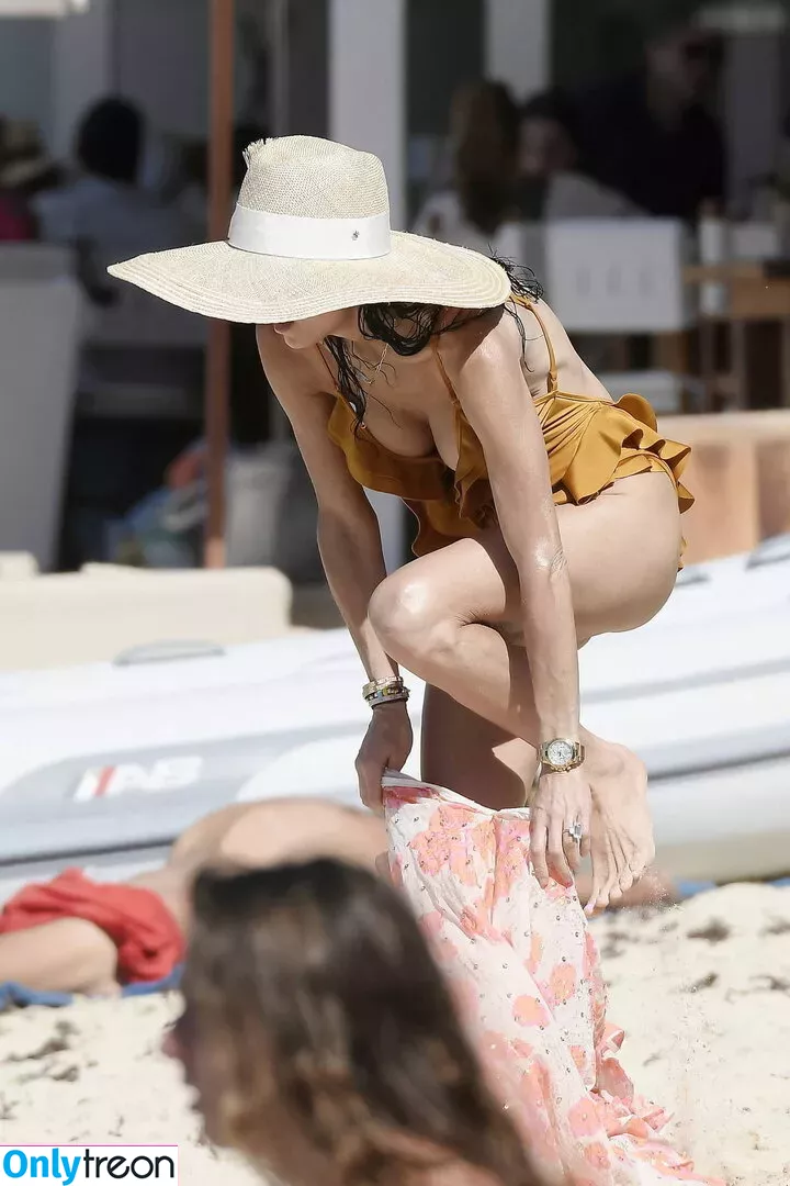 Bethenny Frankel nude photo #0183 (bethenny / bethennyfrankel)