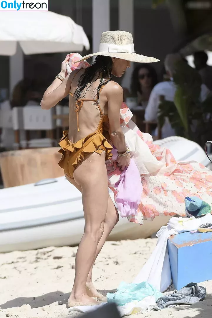 Bethenny Frankel nude photo #0187 (bethenny / bethennyfrankel)
