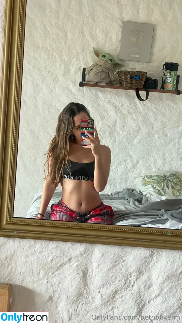 Betholiverm nude photo #0009 (Betholiverm)