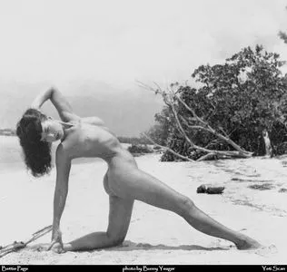 Bettie Page / bettie.page.xo / bettiepage nude photo #0051