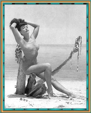 Bettie Page / bettie.page.xo / bettiepage nude photo #0055