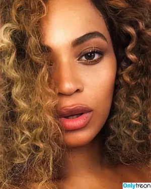 Beyonce / beyoncenavago nude photo #0016