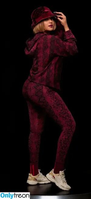 Beyonce / beyoncenavago nude photo #0018