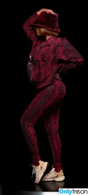 Beyonce / beyoncenavago nude photo #0020