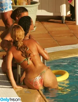 Beyonce / beyoncenavago nude photo #0059