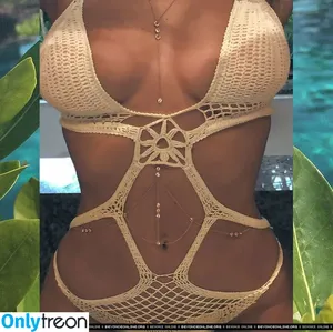 Beyonce / beyoncenavago nude photo #0074