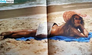 Beyonce / beyoncenavago nude photo #0076