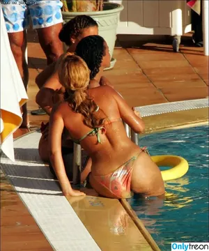 Beyonce / beyoncenavago nude photo #0091