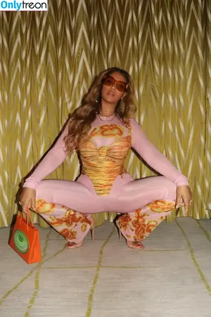 Beyonce / beyoncenavago nude photo #0108
