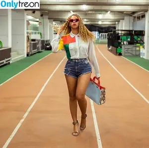 Beyonce / beyoncenavago nude photo #0114