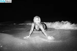Beyonce / beyoncenavago nude photo #0136