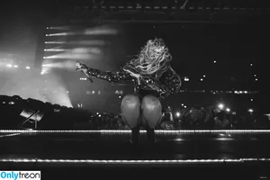 Beyonce / beyoncenavago nude photo #0138