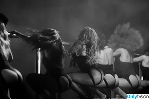 Beyonce / beyoncenavago nude photo #0143