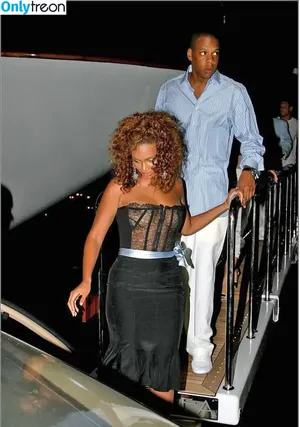 Beyonce / beyoncenavago nude photo #0149