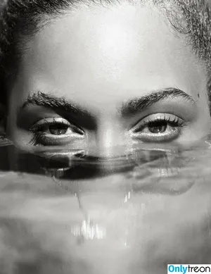 Beyonce / beyoncenavago nude photo #0180