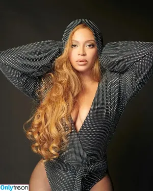 Beyonce / beyoncenavago nude photo #0212