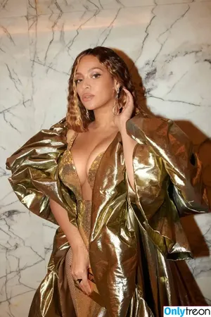 Beyonce / beyoncenavago nude photo #0222