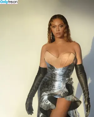 Beyonce / beyoncenavago nude photo #0234
