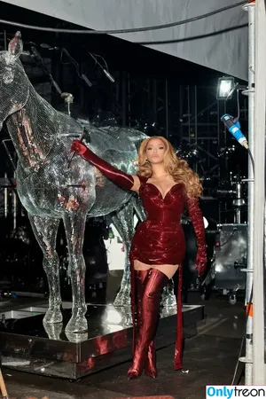 Beyonce / beyoncenavago nude photo #0355