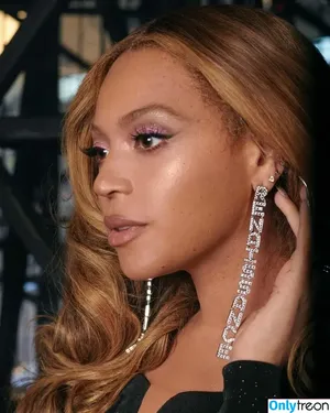 Beyonce / beyoncenavago nude photo #0375