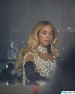 Beyonce / beyoncenavago nude photo #0390