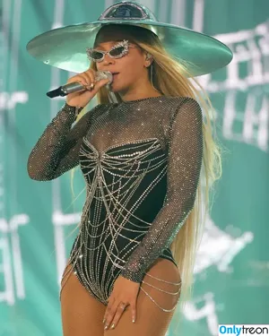 Beyonce / beyoncenavago nude photo #0394